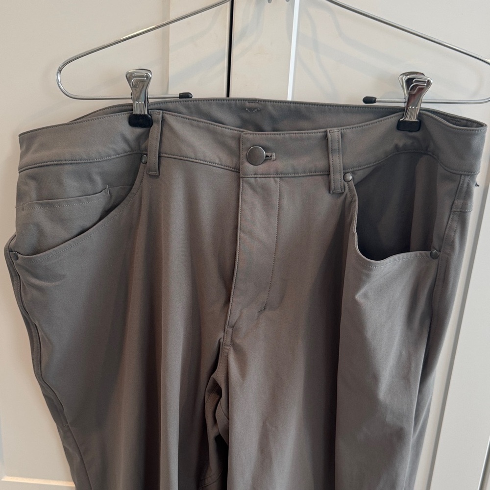 Lululemon athletica Men's Khaki Chinos